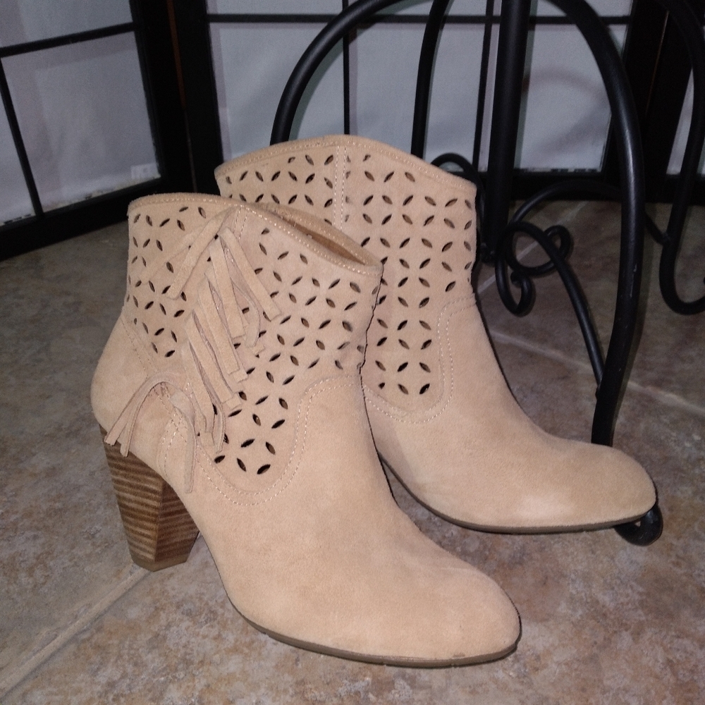 18A. NIB - Jessica Simpson Suede Boots